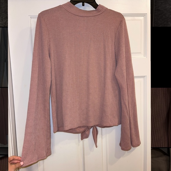 Willow and Root Open Back Top - Picture 1 of 4